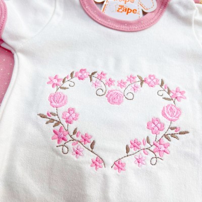  CONJ. DE MALHA 3 PEÇAS - Arco de Coração com Flores e Gola Gripyr - Rose e Off White